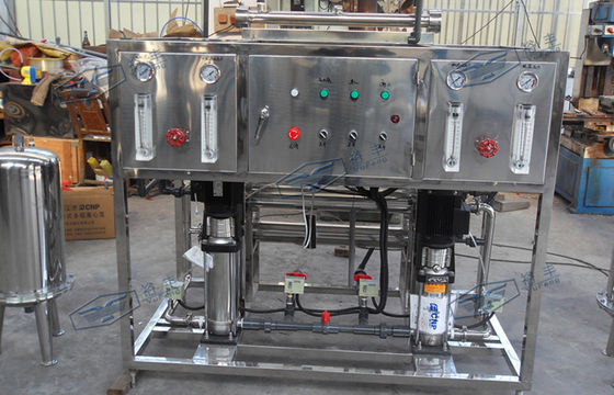 Loại nhỏ sợi thủy tinh Hệ thống RO Water Chai nước Dây chuyền sản xuất
